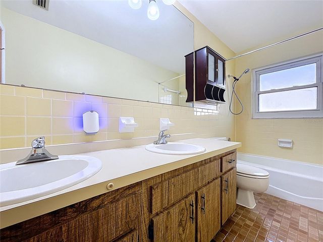 18519 BARTON DRIVE, Lutz, FL 33549