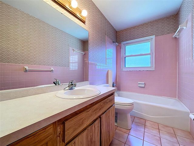 18519 BARTON DRIVE, Lutz, FL 33549