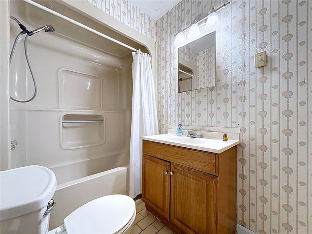 18519 BARTON DRIVE, Lutz, FL 33549