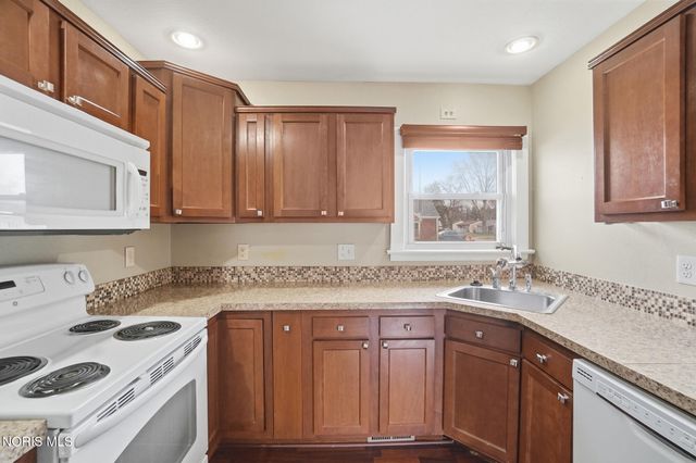 1054 Scott Street, Maumee, OH 43537