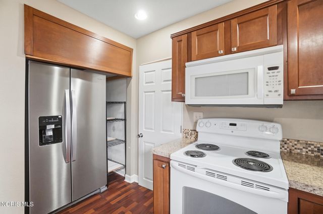 1054 Scott Street, Maumee, OH 43537