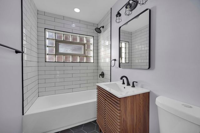 9731 S Ellis Avenue, Chicago, IL 60628