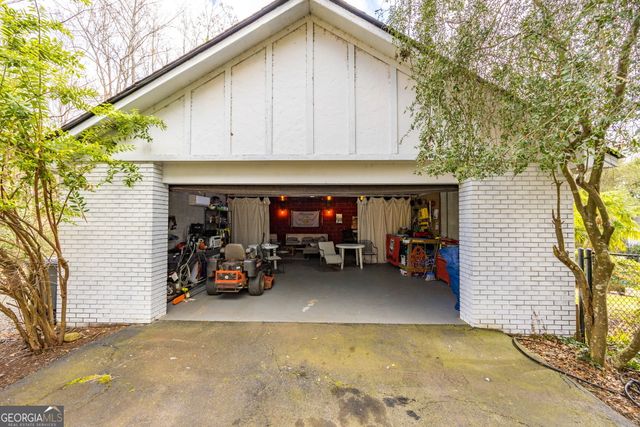 141 Meadow Drive, Forsyth, GA 31029