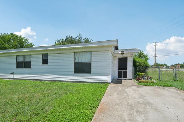 525 Lenora DR, Taylor, TX 76574