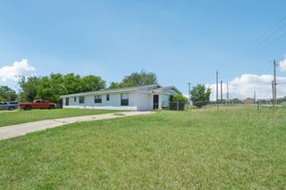 525 Lenora DR, Taylor, TX 76574