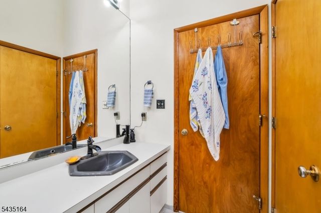 20 Heather Ln, Bernards Twp., NJ 07920