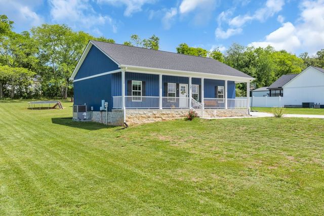 70 Crestview Dr, Winchester, TN 37398