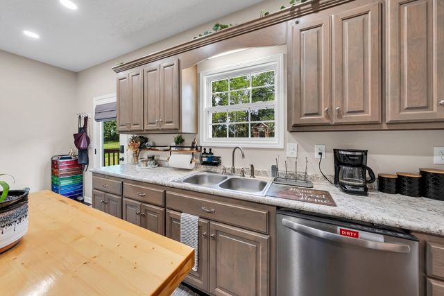 70 Crestview Dr, Winchester, TN 37398