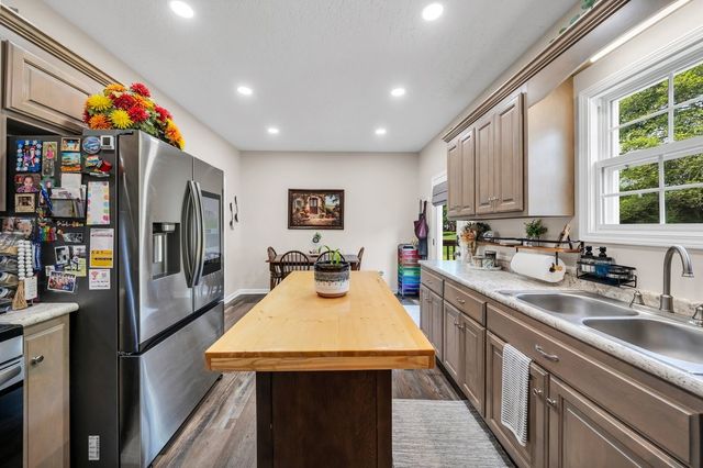 70 Crestview Dr, Winchester, TN 37398