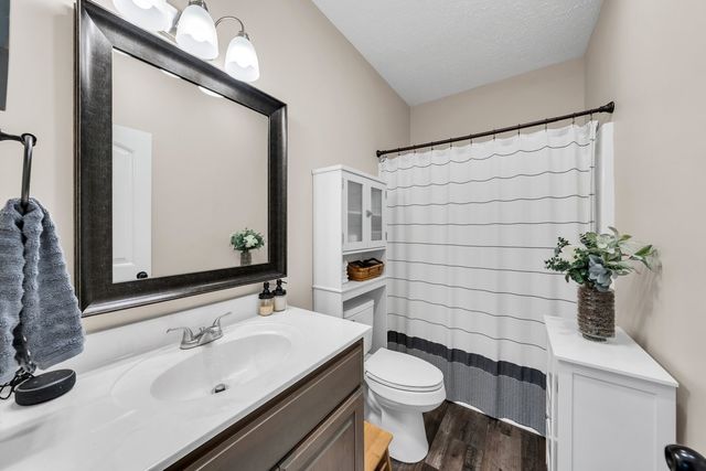 70 Crestview Dr, Winchester, TN 37398