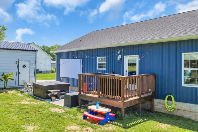 70 Crestview Dr, Winchester, TN 37398