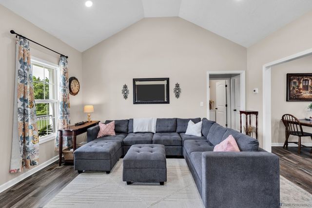 70 Crestview Dr, Winchester, TN 37398
