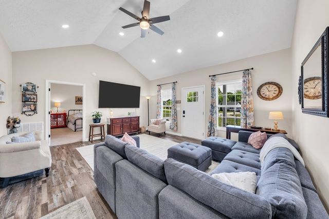 70 Crestview Dr, Winchester, TN 37398
