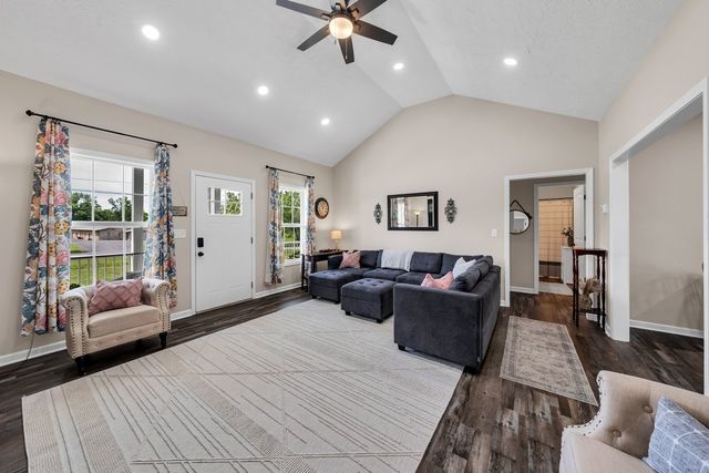 70 Crestview Dr, Winchester, TN 37398