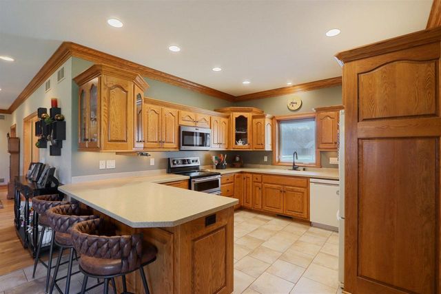 5888 Steeple LANE, West Bend, WI 53090