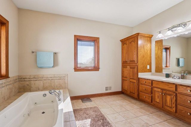 5888 Steeple LANE, West Bend, WI 53090