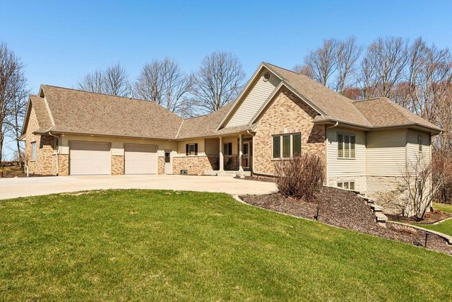 5888 Steeple LANE, West Bend, WI 53090