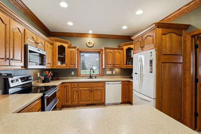5888 Steeple LANE, West Bend, WI 53090