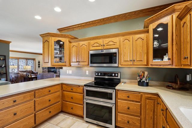 5888 Steeple LANE, West Bend, WI 53090