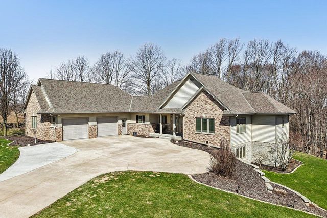 5888 Steeple LANE, West Bend, WI 53090