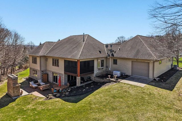 5888 Steeple LANE, West Bend, WI 53090