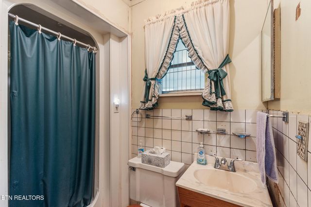 400 Warren St, Athens, TN 37303
