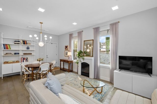 24 Rush St C, Somerville, MA 02145