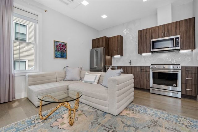 24 Rush St C, Somerville, MA 02145