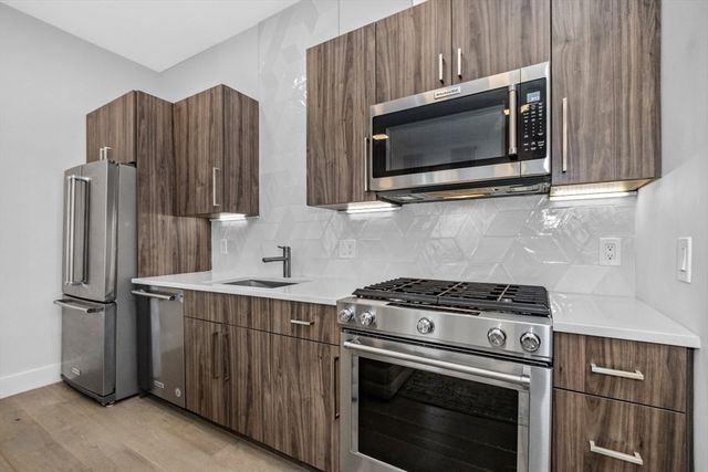 24 Rush St C, Somerville, MA 02145