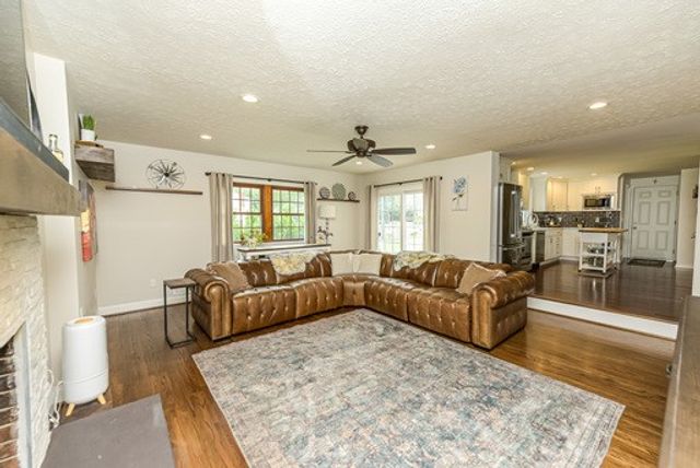 28 Stallion Circle, Greece, NY 14626