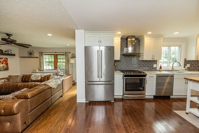 28 Stallion Circle, Greece, NY 14626