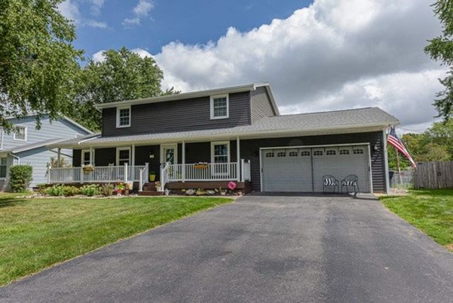 28 Stallion Circle, Greece, NY 14626