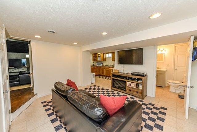 28 Stallion Circle, Greece, NY 14626