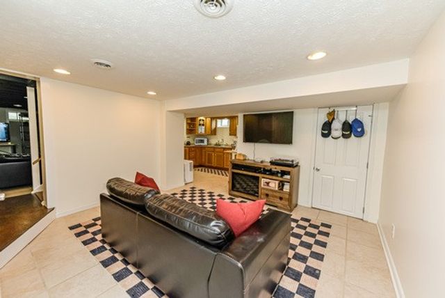 28 Stallion Circle, Greece, NY 14626