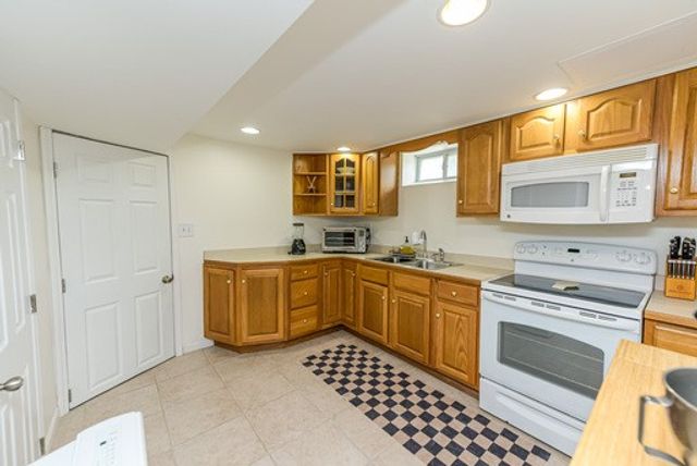 28 Stallion Circle, Greece, NY 14626