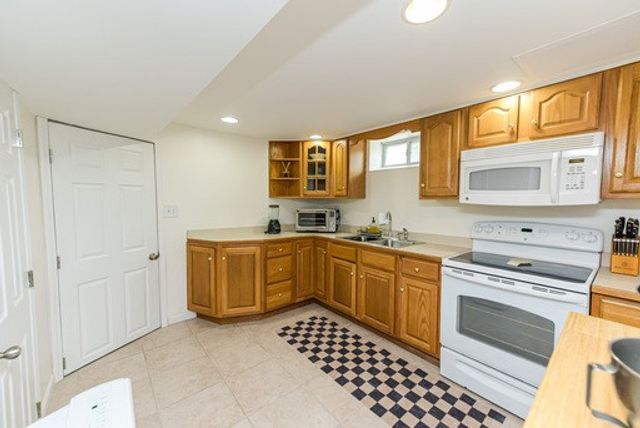 28 Stallion Circle, Greece, NY 14626