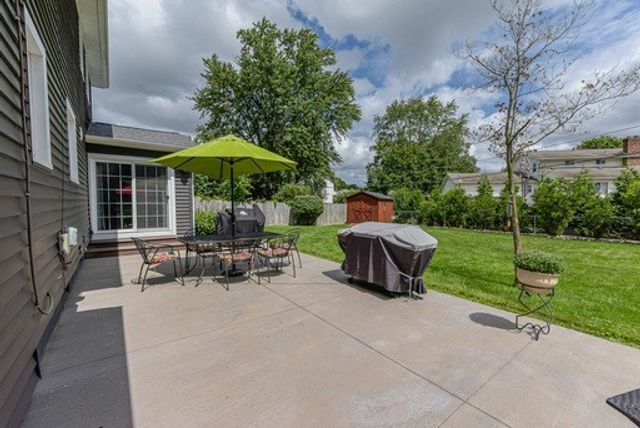 28 Stallion Circle, Greece, NY 14626