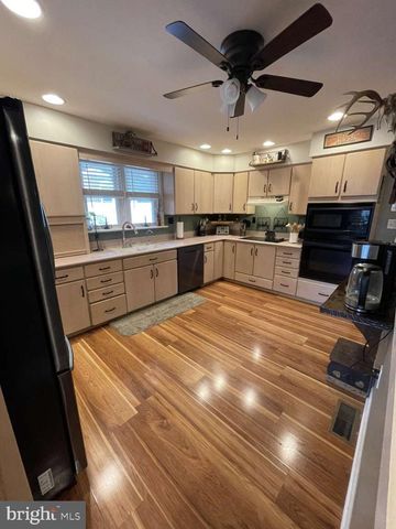 914 NEW HOPE ST, Norristown, PA 19401