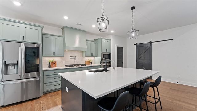 16 Overton Drive, Bella Vista, AR 72714