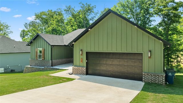 16 Overton Drive, Bella Vista, AR 72714