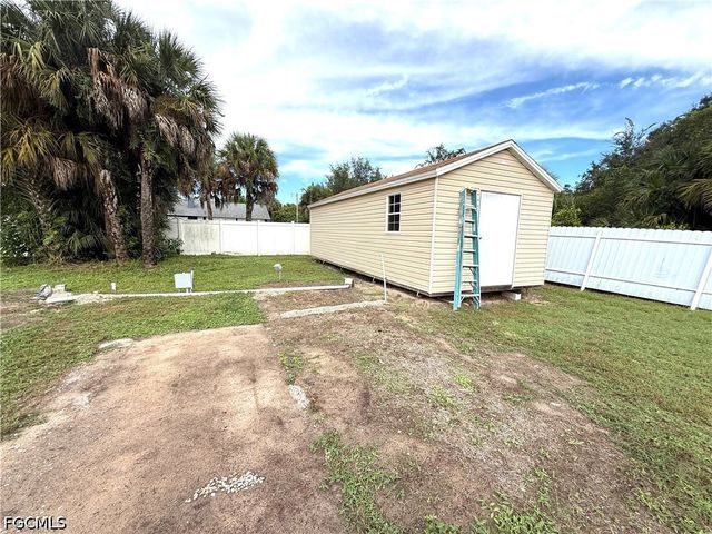 401 Prospect AVE, Lehigh Acres, FL 33972