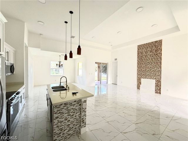 401 Prospect AVE, Lehigh Acres, FL 33972