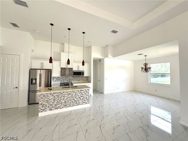 401 Prospect AVE, Lehigh Acres, FL 33972