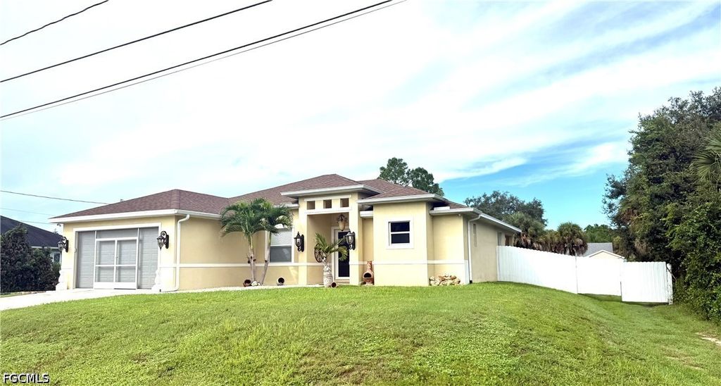 401 Prospect AVE, Lehigh Acres, FL 33972