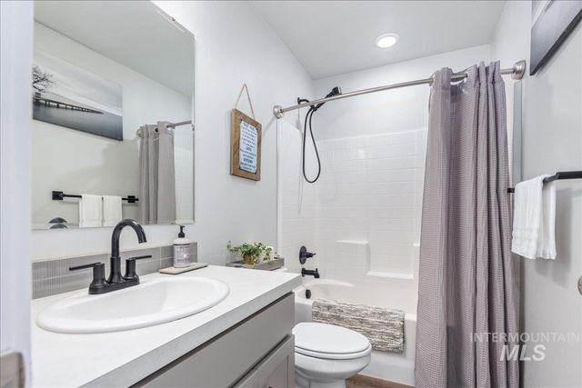 7620 E Limpkin Dr., Nampa, ID 83687