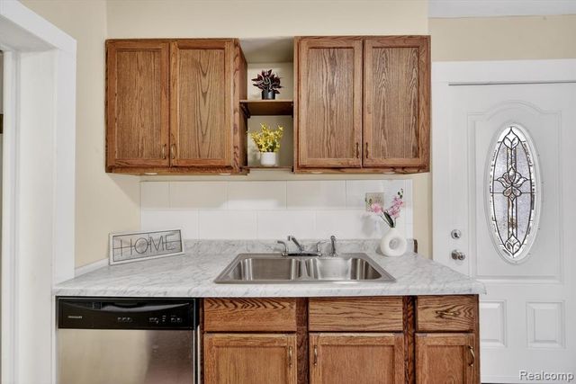 1128 Hickory Street, Lansing, MI 48912