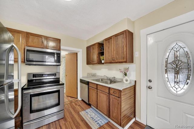 1128 Hickory Street, Lansing, MI 48912