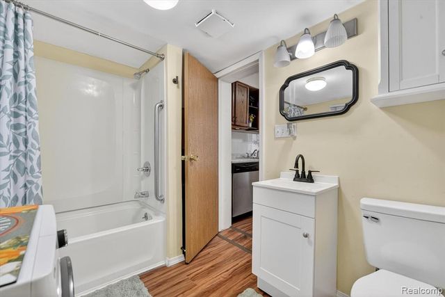 1128 Hickory Street, Lansing, MI 48912