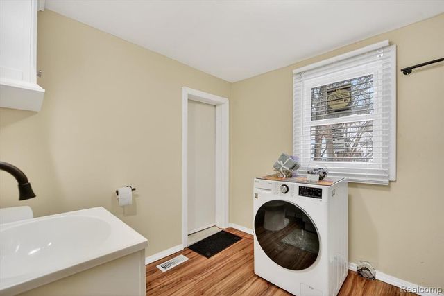 1128 Hickory Street, Lansing, MI 48912