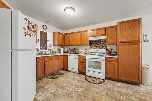 399 Golden Oak Court, Crown Point, IN 46307